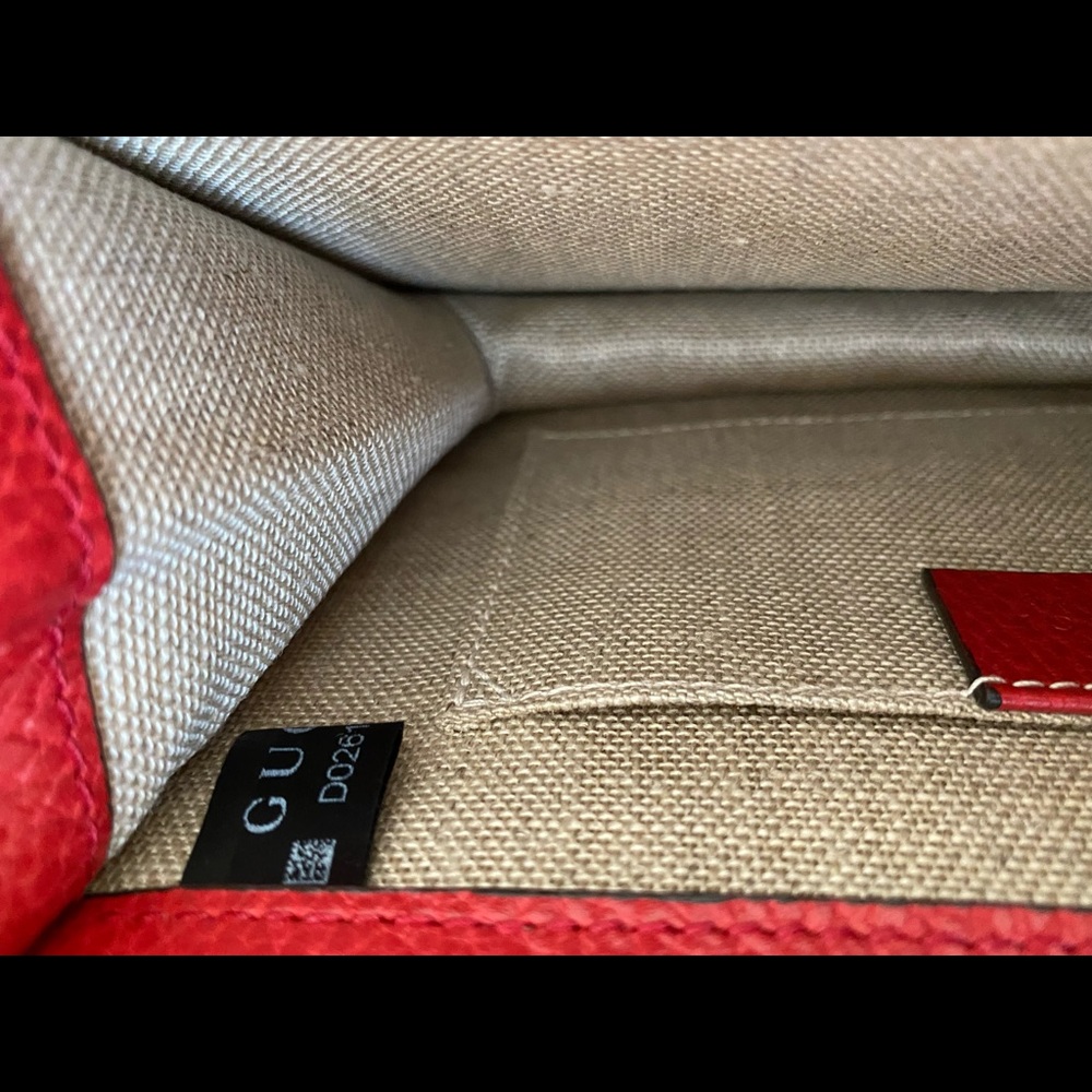 Authentic Gucci Interlocking Chain Bag-Excellent - image 4